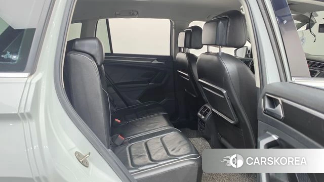 Volkswagen Tiguan second Generation 2018 Белый из Кореи, фото 2