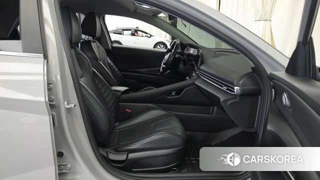 Hyundai Avante (CN7) 2021 Серебристо-серый из Кореи, фото 2