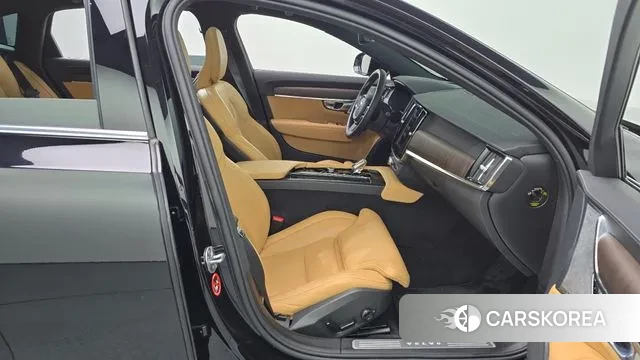 Volvo S90 2023 Черный из Кореи, фото 2