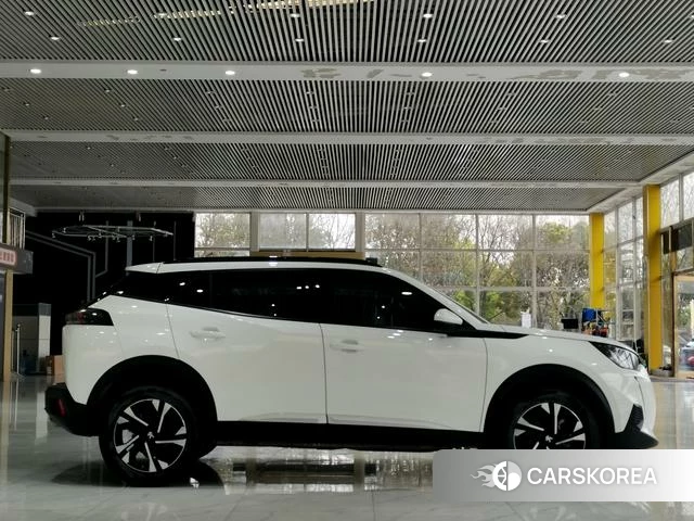 Peugeot 2008 2023 Белый из Китая, фото 2