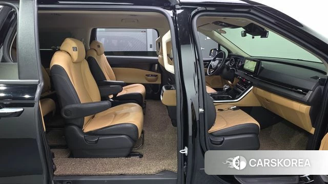 Kia Carnival 4th generation 2023 Черный из Кореи, фото 2