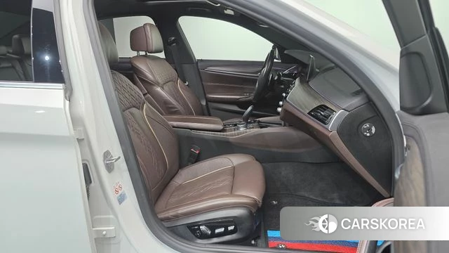 BMW 5 Series (G30) 2020 Белый из Кореи, фото 2