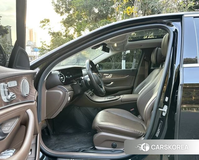 Mercedes-Benz E-class 2022 Черный из Китая, фото 2