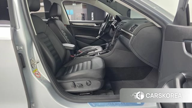 Volkswagen The New Passat 2018 Серебряный из Кореи, фото 2