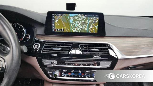 BMW 5 Series (G30) 2018 Черный из Кореи, фото 2