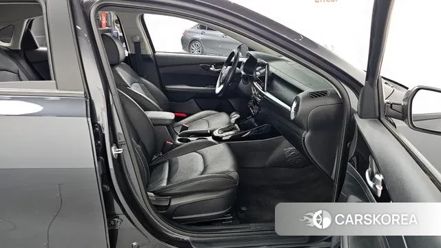 Kia The New K3 2nd generation 2023 Серый из Кореи, фото 2