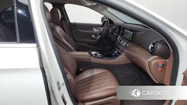 Mercedes-Benz E-Class W213 2020 Белый из Кореи, фото 2