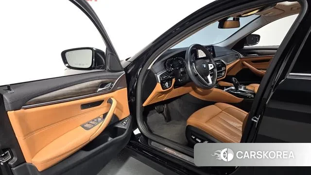 BMW 5 Series (G30) 2020 Черный из Кореи, фото 2