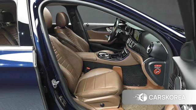 Mercedes-Benz E-Class W213 2018 Синий из Кореи, фото 2