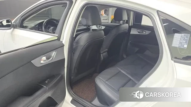 Kia The New K3 2nd generation 2022 Белый из Кореи, фото 2