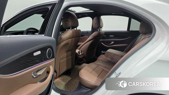 Mercedes-Benz E-Class W213 2023 Белый из Кореи, фото 2