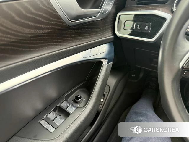 Audi A6 (C8) 2021 Белый из Кореи, фото 2