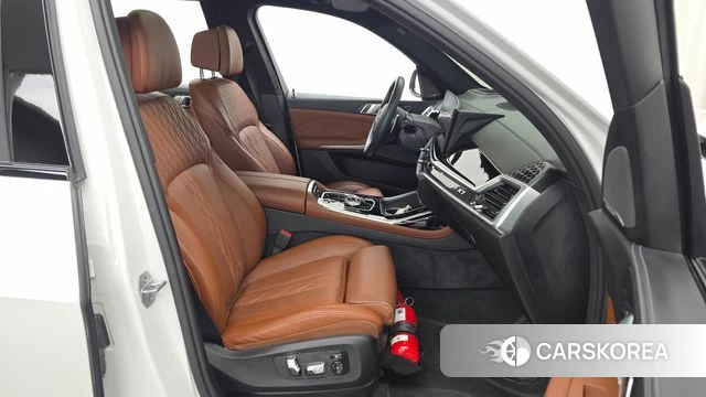 BMW X7 (G07) 2024 Белый из Кореи, фото 2