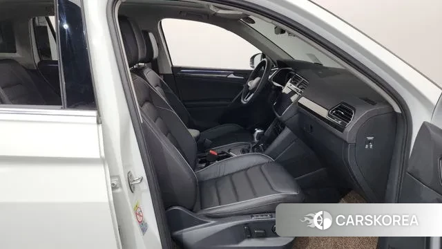 Volkswagen Tiguan second Generation 2024 Белый из Кореи, фото 2