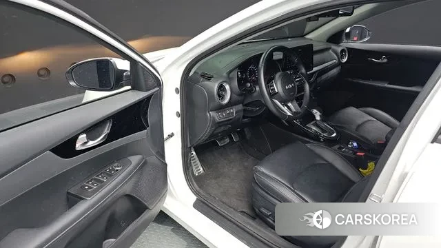 Kia The New K3 2nd generation 2024 Белый из Кореи, фото 2