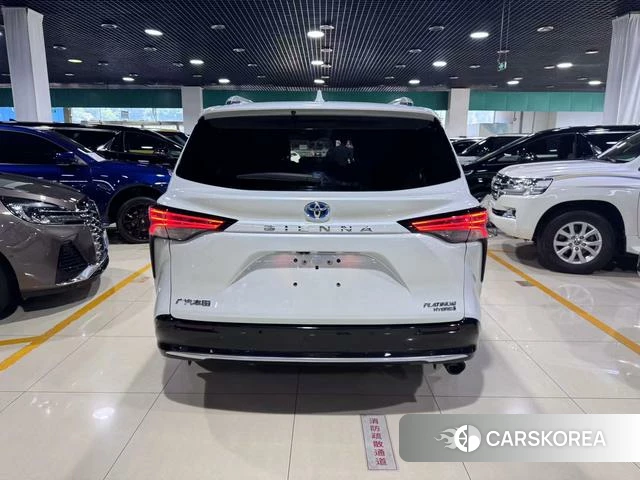 Toyota Saina 2023 Белый из Китая, фото 2
