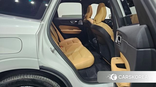 Volvo XC60 second Generation 2023 Белый из Кореи, фото 2