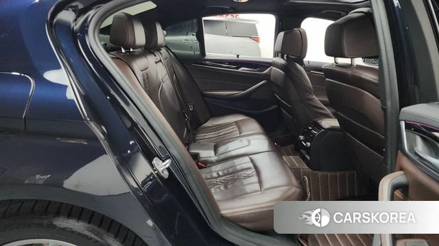 BMW 5 Series (G30) 2018 Черный из Кореи, фото 2