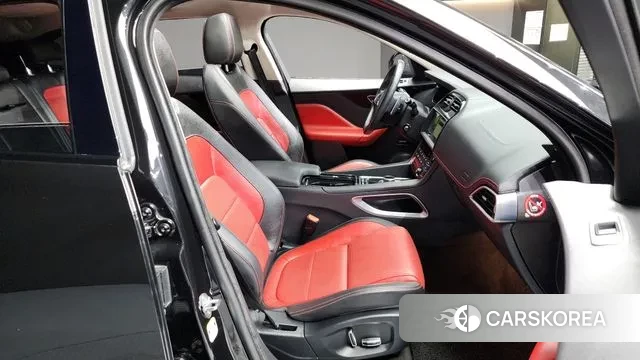 Jaguar F-PACE 2019 Черный из Кореи, фото 2
