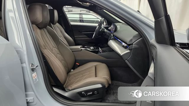 BMW 5 Series (G60) 2024 Серебристо-серый из Кореи, фото 2