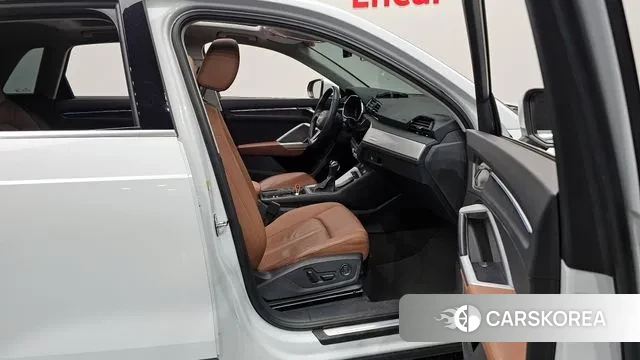 Audi Q3 (F3) 2022 Белый из Кореи, фото 2