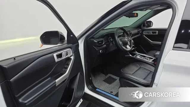 Ford Explorer 6th Generation 2022 Белый из Кореи, фото 2