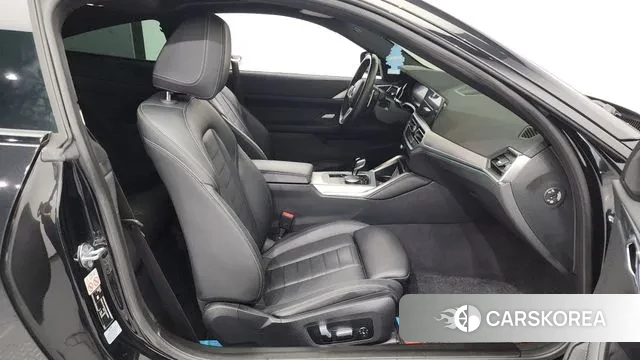 BMW 4 Series (G22) 2022 Черный из Кореи, фото 2