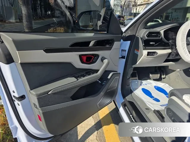 Lamborghini Urus 2025 Светло-серебряный цвет из Кореи, фото 2