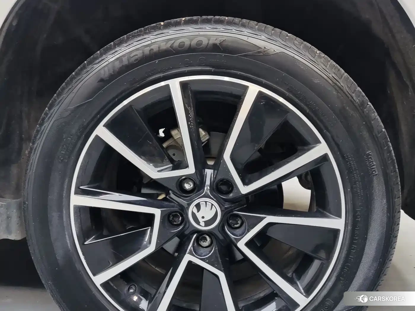 Skoda Karoq 2022 Белый из Китая, фото 2