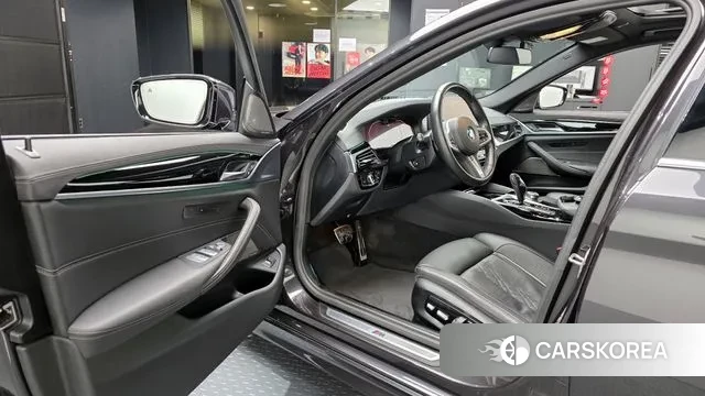 BMW 5 Series (G30) 2022 Серый из Кореи, фото 2