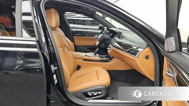 BMW 7 Series (G11) 2022 Черный из Кореи, фото 2