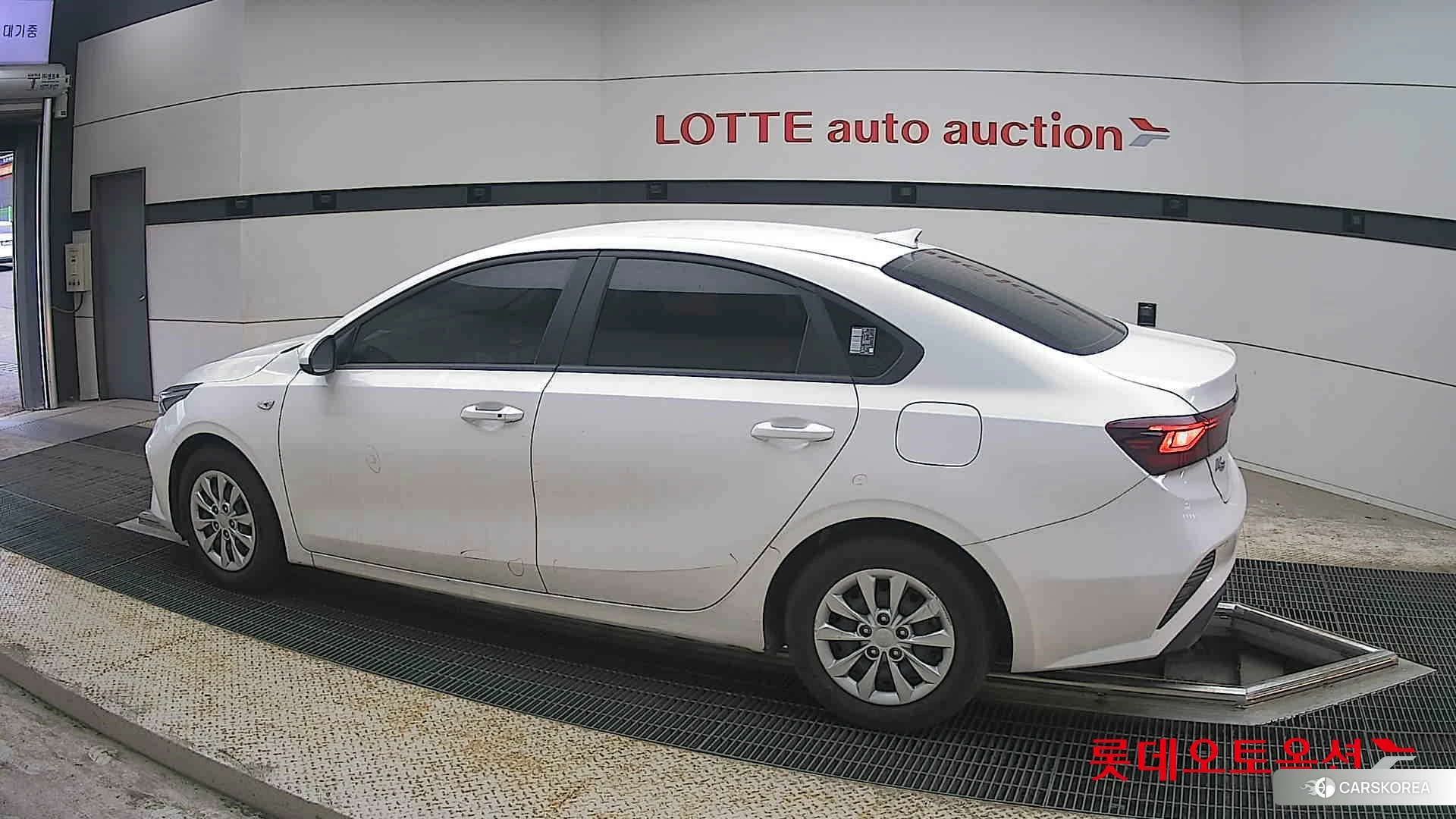 Kia K3 2022 Snow White Pearl из Кореи, фото 2