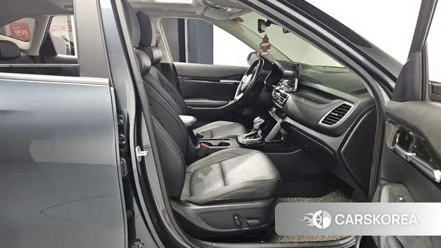 Kia Seltos 2021 Серый из Кореи, фото 2