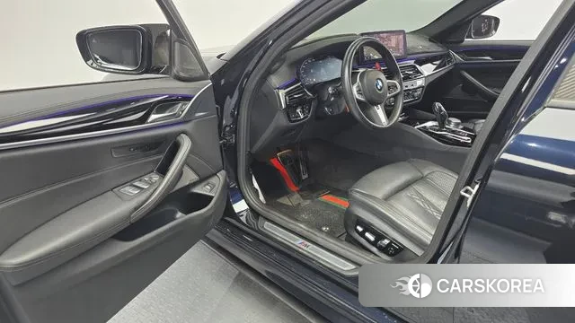 BMW 5 Series (G30) 2021 Черный из Кореи, фото 2