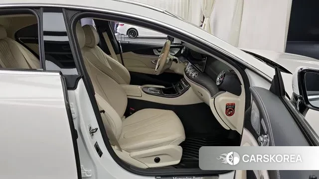 Mercedes-Benz CLS-Class C257 2023 Белый из Кореи, фото 2