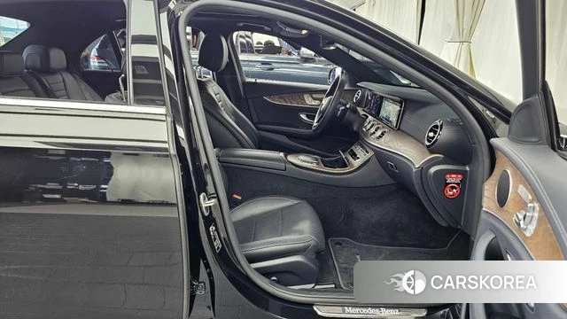 Mercedes-Benz E-Class W213 2022 Черный из Кореи, фото 2