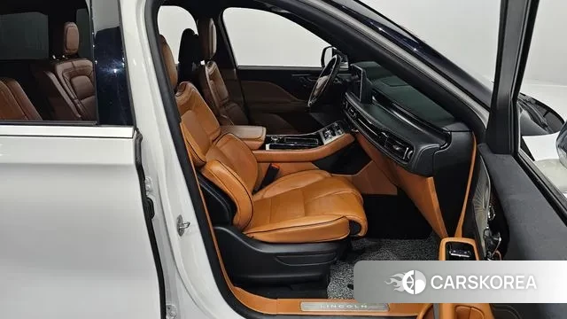 Lincoln Aviator 2nd generation 2022 Белый из Кореи, фото 2