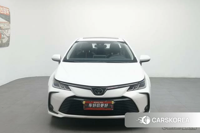 Toyota Corolla 2022 Белый из Китая, фото 2