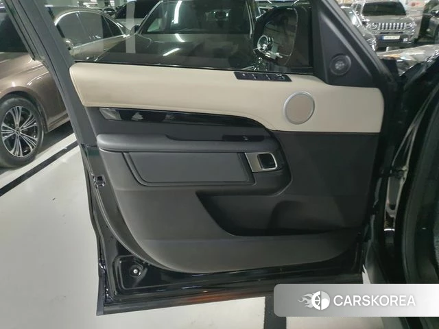 Land Rover Discovery 5 2018 Черный из Кореи, фото 2