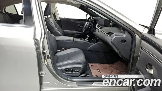 Lexus ES300h 7th generation 2018 Серебряный из Кореи, фото 2