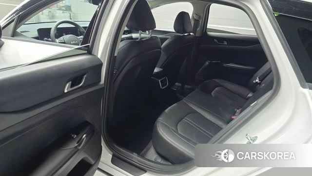 Kia The New K5 3rd generation 2025 Белый из Кореи, фото 2