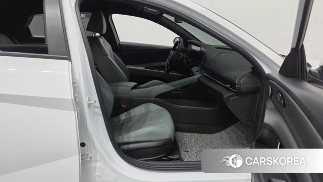 Hyundai The New Avante (CN7) 2023 Белый из Кореи, фото 2