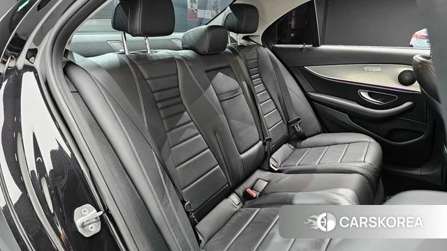 Mercedes-Benz E-Class W213 2018 Черный из Кореи, фото 2