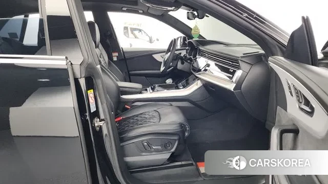 Audi Q8 (4M) 2023 Черный из Кореи, фото 2