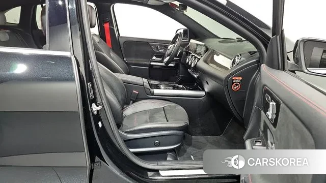 Mercedes-Benz GLA - Class H247 2021 Черный из Кореи, фото 2