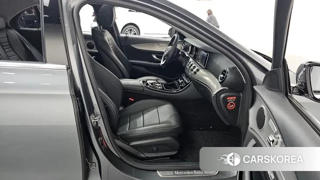 Mercedes-Benz E-Class W213 2018 Серый из Кореи, фото 2