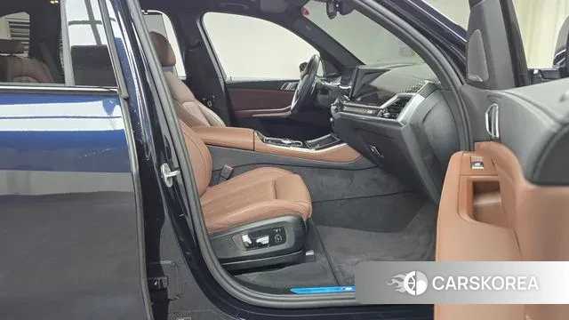 BMW X5 (G05) 2024 Черный из Кореи, фото 2