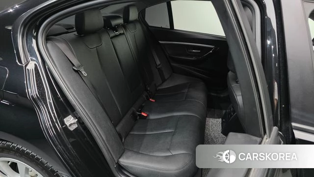 BMW 3 Series (F30) 2018 Черный из Кореи, фото 2