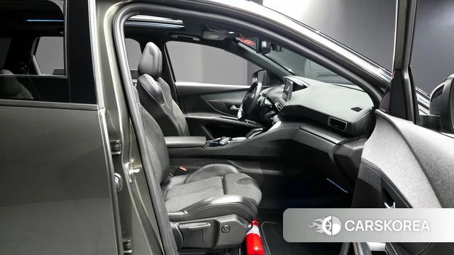 Peugeot 5008 second generation 2018 Серый из Кореи, фото 2