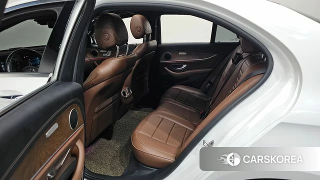 Mercedes-Benz E-Class W213 2021 Белый из Кореи, фото 2